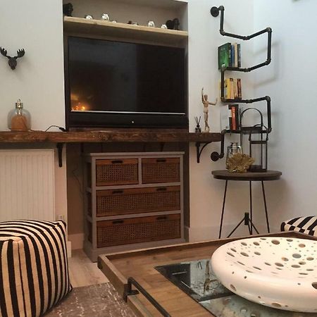 Spacious 1 Bedroom Split Level Old Pub Conversion Tower Bridge 런던 외부 사진