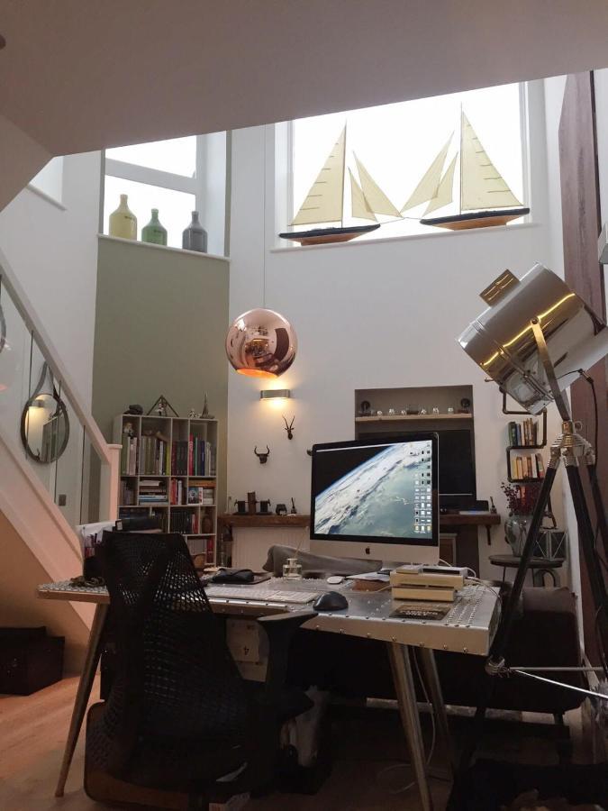 Spacious 1 Bedroom Split Level Old Pub Conversion Tower Bridge 런던 외부 사진